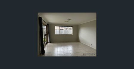 MODERN FAMILY HOME | 4 Bedrooms - Photo 3