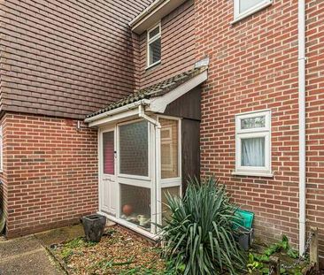 Somerset Close, Hersham, Walton-on-thames, Surrey, KT12 - Photo 1