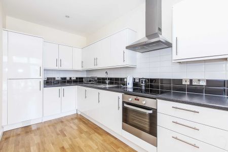 Price £1,800 pcm - Available Now - Furnished - Photo 2