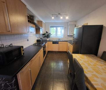 4 bedroom townhouse to rent - Photo 4