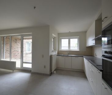 Gerenoveerd ruim appartement in Centrum v Bilzen met 3 slpk., terra... - Foto 4