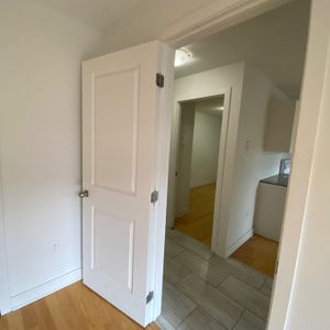 3.5 (1 Chambre) Rénové Dans CôtedesNeige - Photo 3