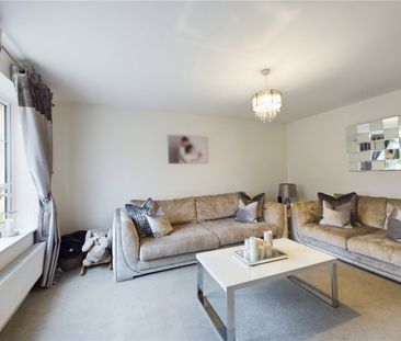 Bowling Green, Three Mile Cross, Reading, Berkshire, RG7 - Photo 1