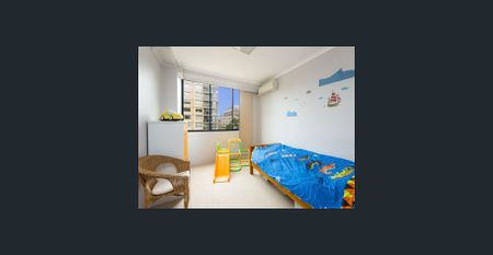 Spacious Two Bedroom Apartment - Photo 3