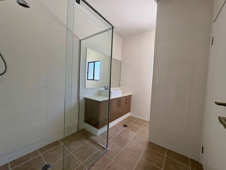 9/2 Carnarvon Court, Oxenford QLD 4210 - Townhouse For Rent | Domain - Photo 4