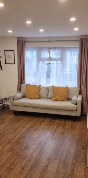 St Annes Road, London Colney, AL2 - Photo 1