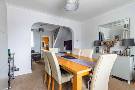 2 bed Terraced for rent - Photo 3