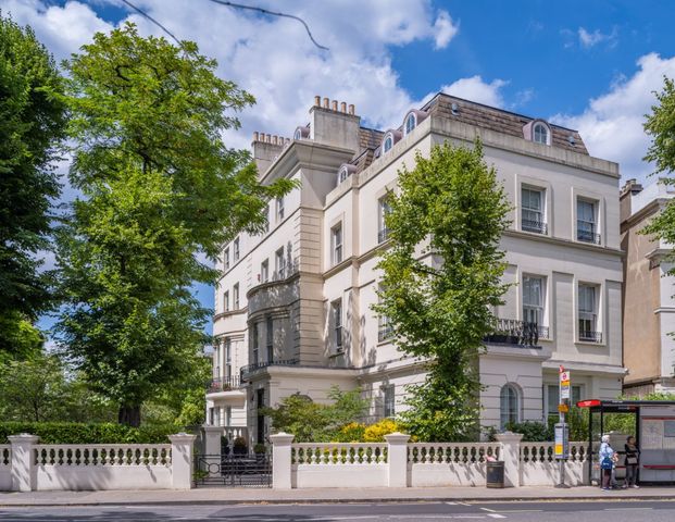 Cumberland House, Clifton Gardens, Little Venice, W9 1DX - Photo 1