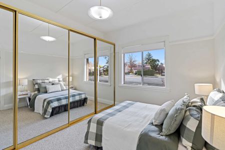 Prime CBD Location – Spacious Double Brick Californian Bungalow - Photo 3