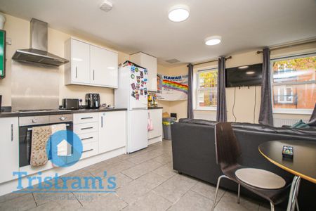 4 bed Apartment for Rent - Photo 4