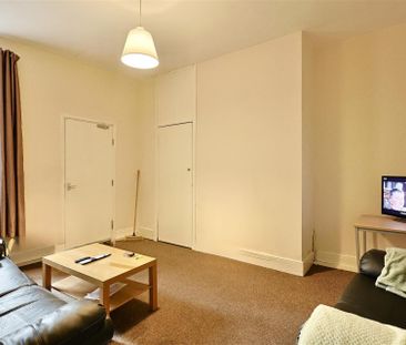 2 bedroom Student Flat to rent in Warwick Street, Heaton, Newcastle... - Photo 2