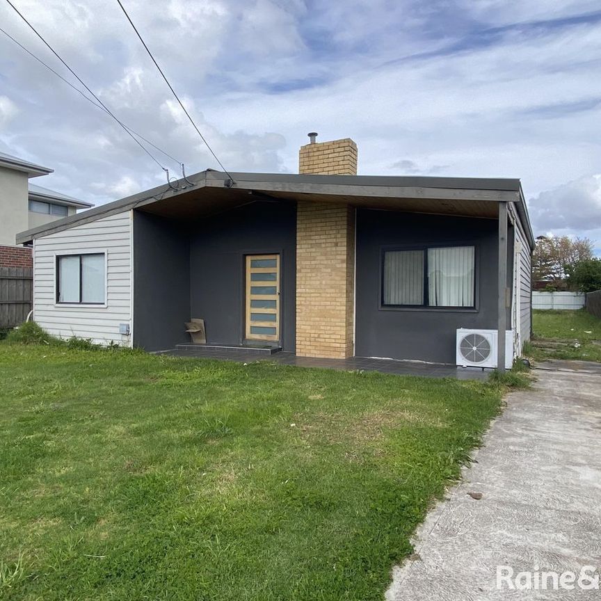 57 George Street, St Albans, VIC 3021 - Photo 1