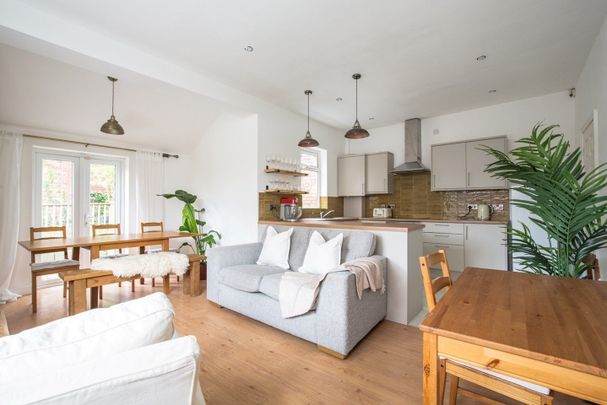 Room in a Shared House, Milton Grove, M16 - Photo 1