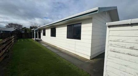 4-Bedroom Family Home - Photo 4