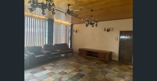 Quirky Home with lots to offer in Elizabeth North - Photo 1