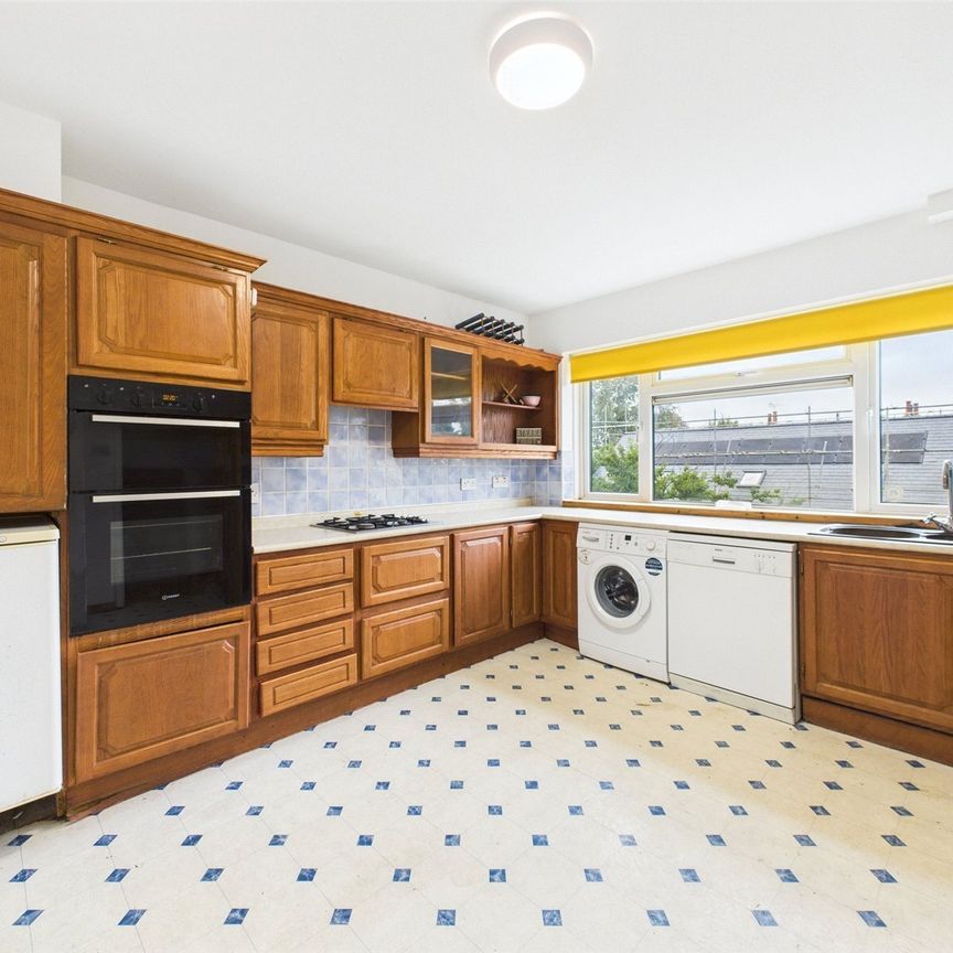 Atbara Road, Teddington, TW11 - Photo 1