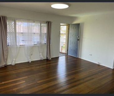 Highset house with a large yard in Wacol - Photo 6