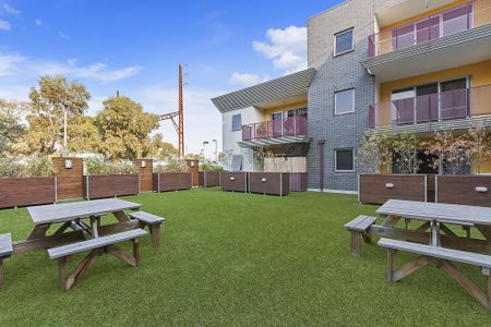 Modern 2-Bedroom Apartment with City Views in Preston - Photo 5