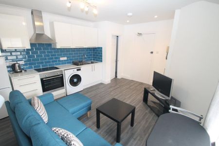 2 Bedroom | 37 North Street, PL4 8DL - Photo 5