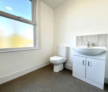 1 Bedroom Maisonette - Upper To Let - Photo 2