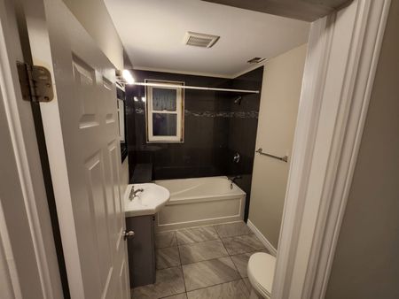 For Lease - 408 Upper Wellington Street, Hamilton, Ontario - Photo 4