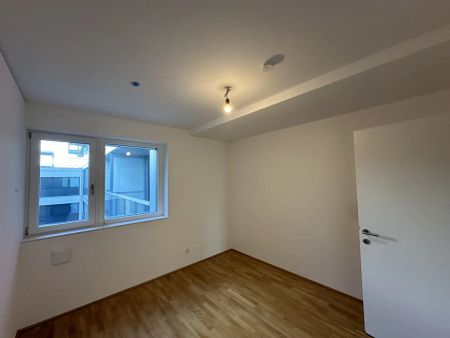 MARINA TOWER - Exklusive 4-Zimmer-Wohnung mit Loggia und sonnigem Balkon - Photo 4