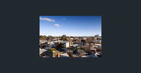 Stunning Art-Deco Style 3-Bedroom Apartment in Prime St Kilda East Location | FLARE REAL ESTATE - Photo 4