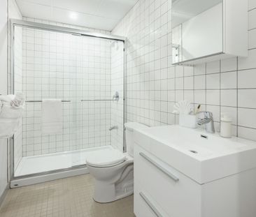 1555 Rene-Levesque West, Montréal, QC - Photo 2