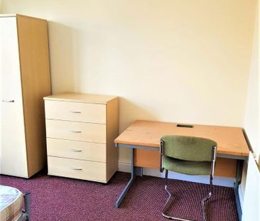 4 bedroom semi-detached house to rent - Photo 3