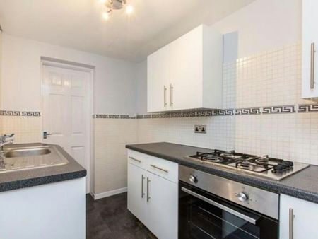 Terraced House to rent on - Photo 3