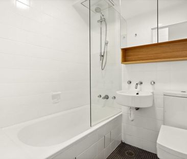 Bayside Apartment With Views In Seidler Building With Rooftop Pool - Photo 5