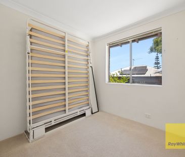 5/52 Samson Street, White Gum Valley WA 6162 - Townhouse For Rent |... - Photo 5