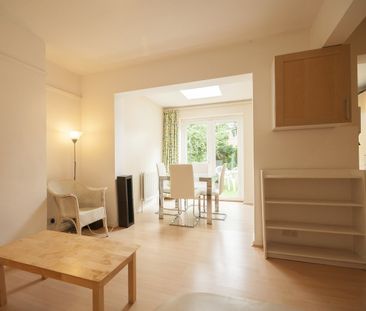 Crotch Crescent, Marston - Photo 1