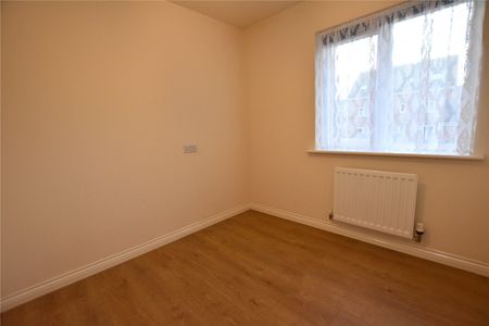 41, Topliss Way, Leeds, West Yorkshire, LS10 4FQ - Photo 4