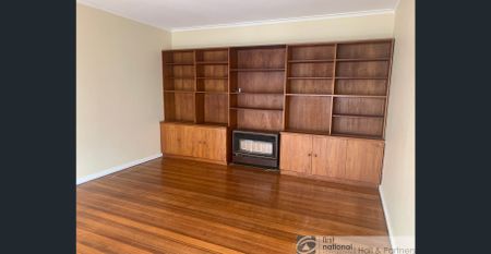 Townhouse in a Quiet Street - Photo 2