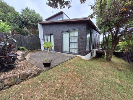 Contemporary Townhouse - Photo 4