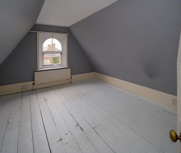 4 bedroom semi-detached house to rent - Photo 3