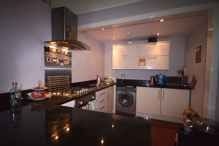 2 bedroom flat to rent - Photo 4