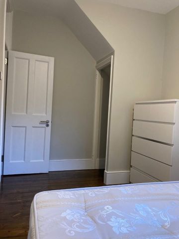 3 Bed Flat, Latchmere Road, SW11 - Photo 3