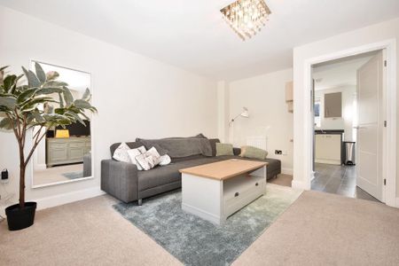 3 bedroom semi-detached house to rent - Photo 2