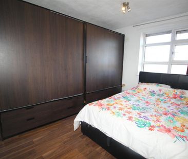 3 Bedroom Flat - Purpose Built To Let - Photo 2