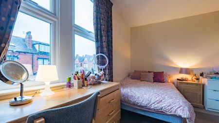 Burchett Place, Leeds - Photo 2