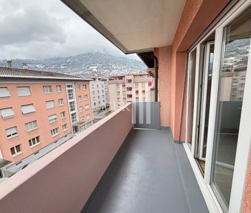 For rent in Monthey a renovated 3.5 room apartment - Photo 1