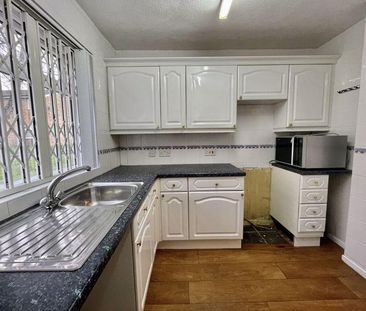 2 bedroom ground floor flat to rent - Photo 3