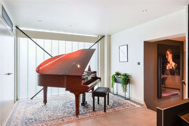 Arranged over 5,000 sqft, this breathtakingly state of the art five bedroom home has been fully refurbished while retaining its industrial heritage. - Photo 1