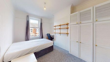 3 bedroom terraced house to rent - Photo 3