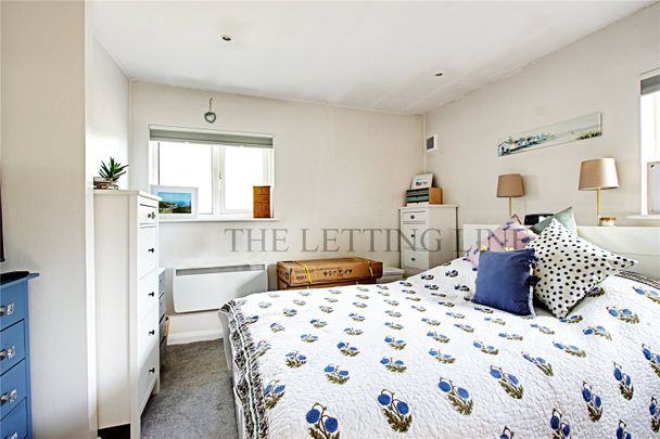 Uvedale Road, Enfield, Middlesex, EN2 6HD - Photo 1