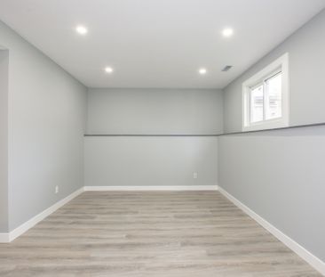 Spacious 2 Bedroom Lower Unit in Welland!! - Photo 4