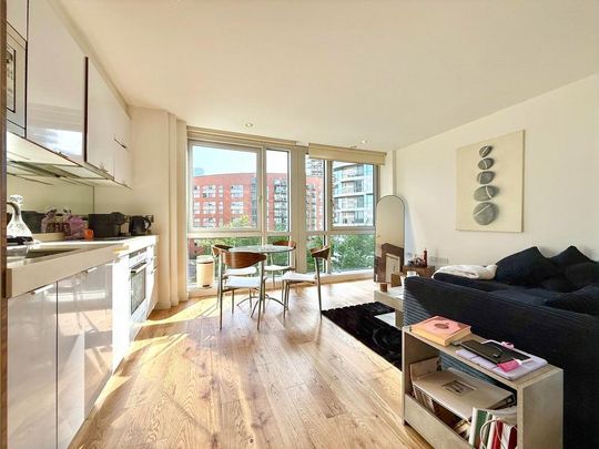 Studio to rent - Photo 1