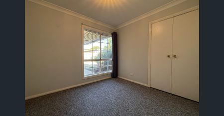 Charming Brick Home in Parkes - Photo 2